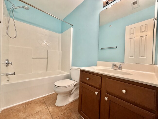 Building Photo - 3BR / 2BA Condo in Southwest Raleigh