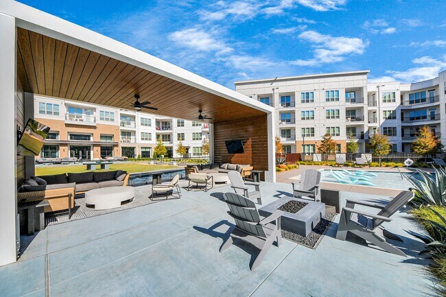 Primary Photo - 15635 Memorial Dr