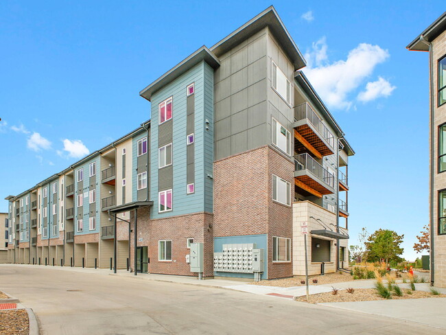 Building Photo - $2,195 - 2 Bed, 2 Bath Condo in Broomfield...