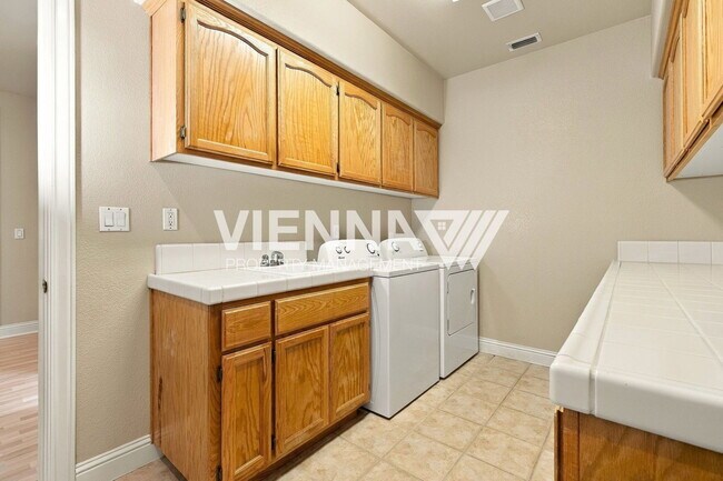 Building Photo - 1747 Abbeyfeale Ct