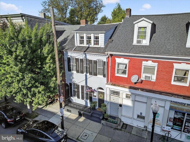 Building Photo - 403 N Queen St