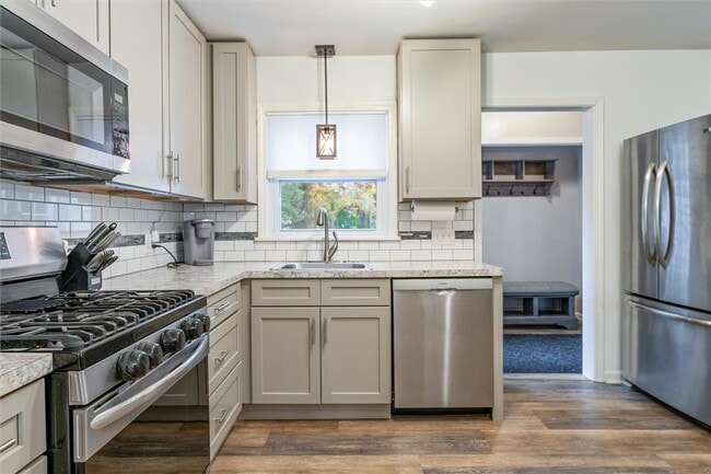 Building Photo - 46 Country Ln