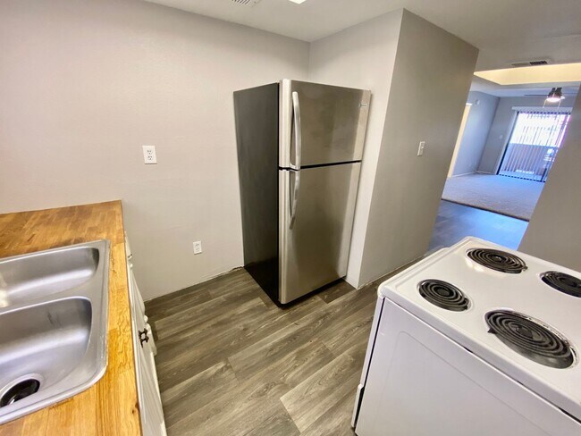 Building Photo - 2 bedroom 2 bath Condo near ASU