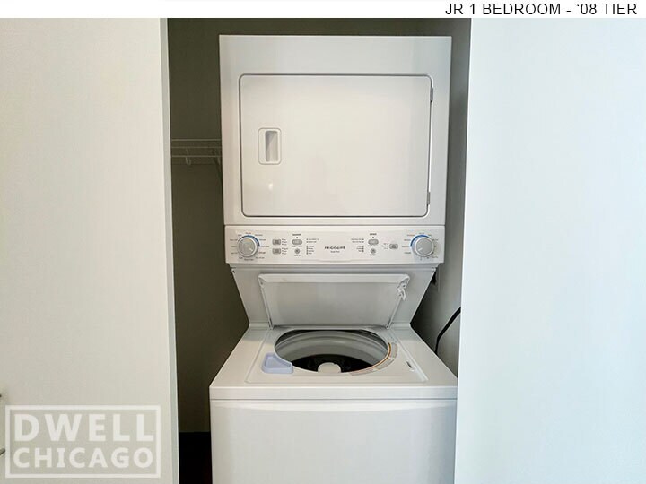 Building Photo - 503 S Damen Ave