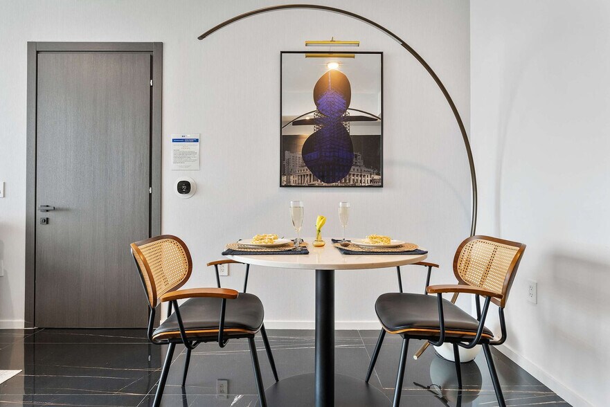 Building Photo - 398 NE 5th St