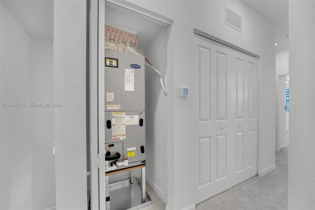 Building Photo - 2425 SE 28th Dr