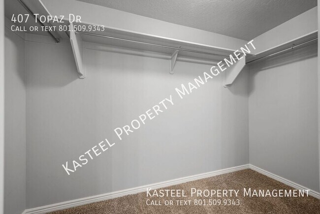 Building Photo - 407 Topaz Dr