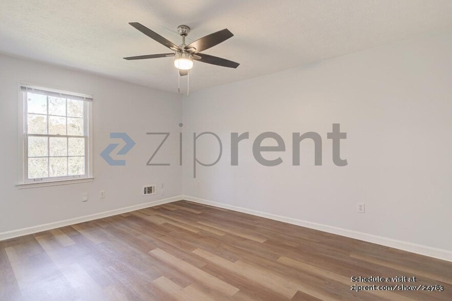 Building Photo - Unit A