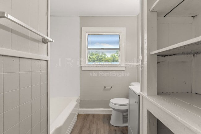 Building Photo - 1801 Reuter Ave