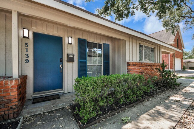 Building Photo - 5139 Beechnut St