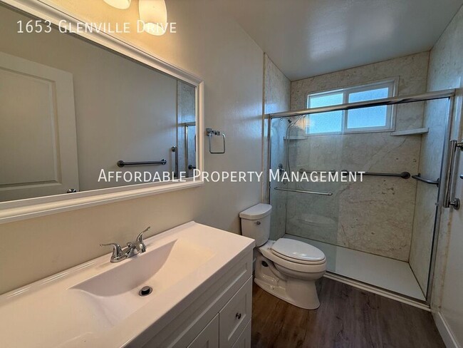 Building Photo - 1653 Glenville Dr