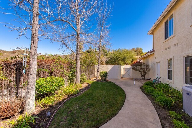 Building Photo - 2663 Yellowwood Dr