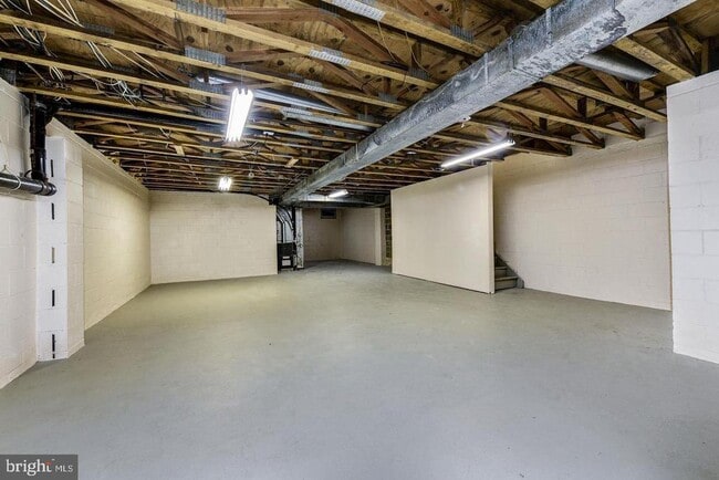 Building Photo - 215 Keats Dr