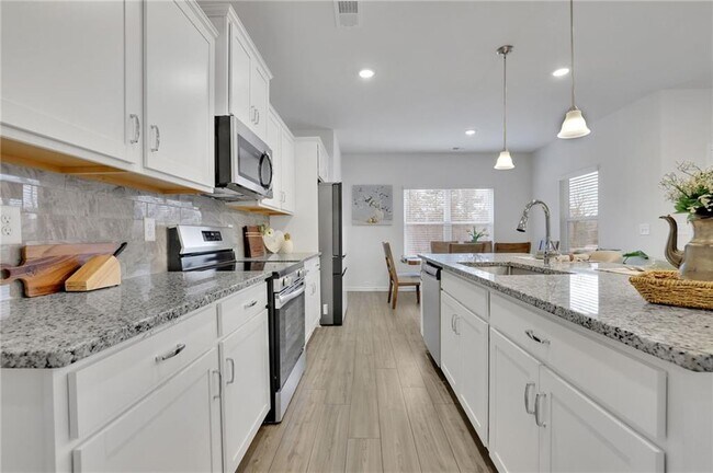 Building Photo - 803 Dundee Wy