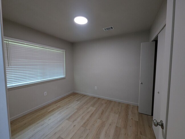 Building Photo - 110 Springtree Rd