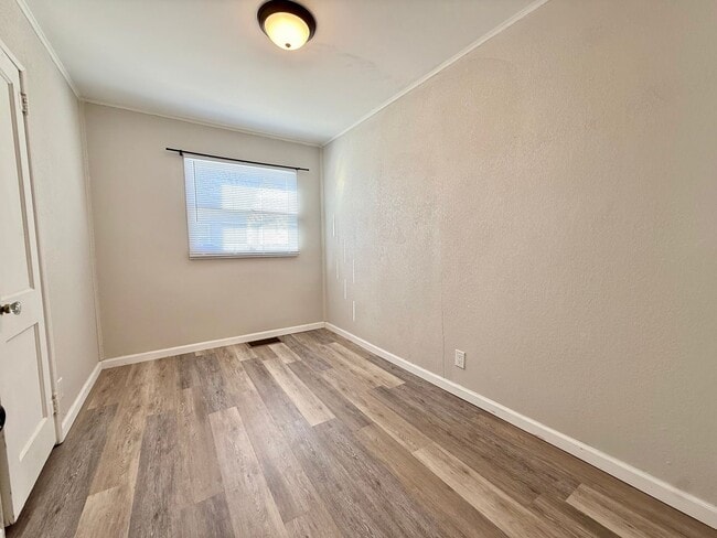 Building Photo - Newly Remodeled 3BR Home + 1 Month Free!