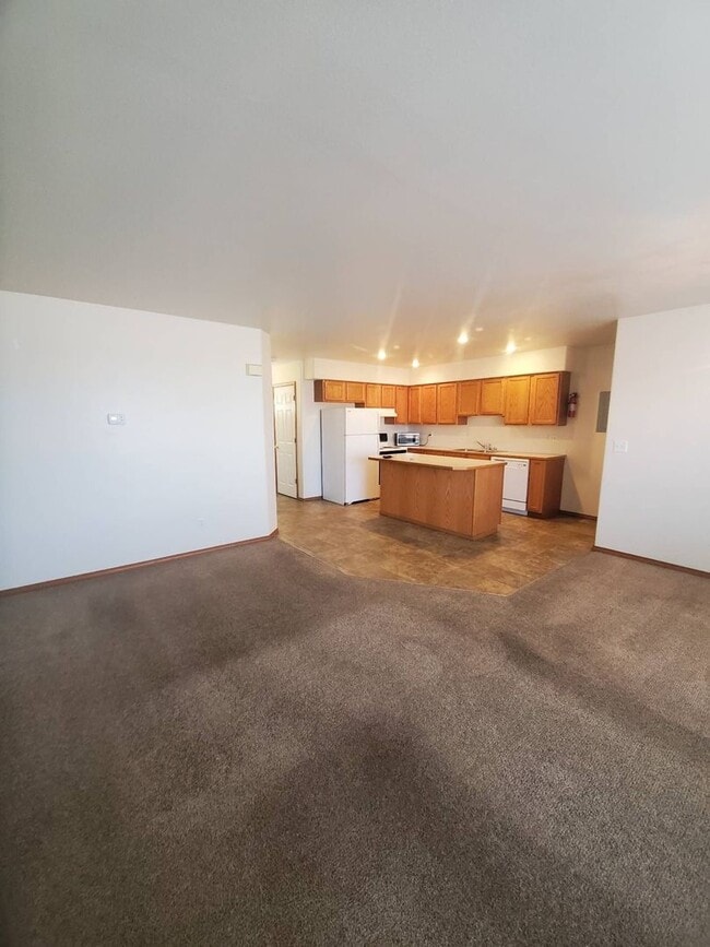 Building Photo - 1306 S Skyline Dr