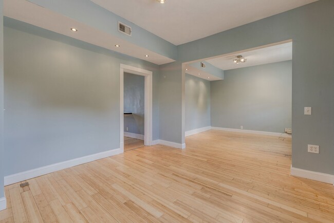 Building Photo - 2319 Berg St