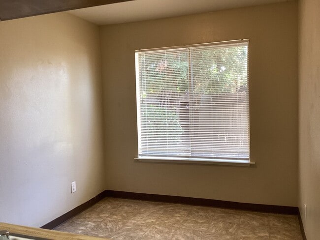 Building Photo - 563 W Alamos Ave