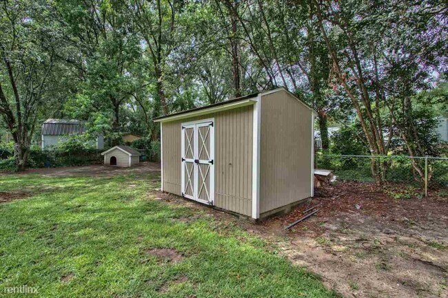 Building Photo - Beautiful 3/2 single family home