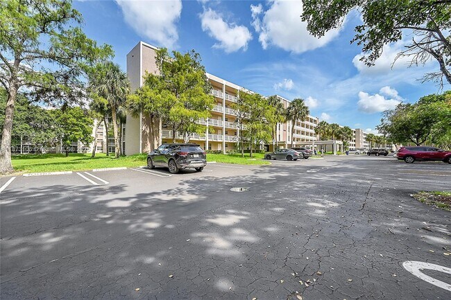Building Photo - 1100 NW 87th Ave
