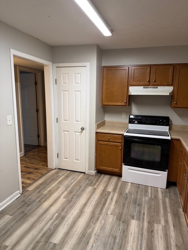 Building Photo - 270 Tampa Dr