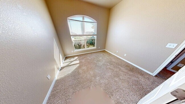 Building Photo - 307 Dober St