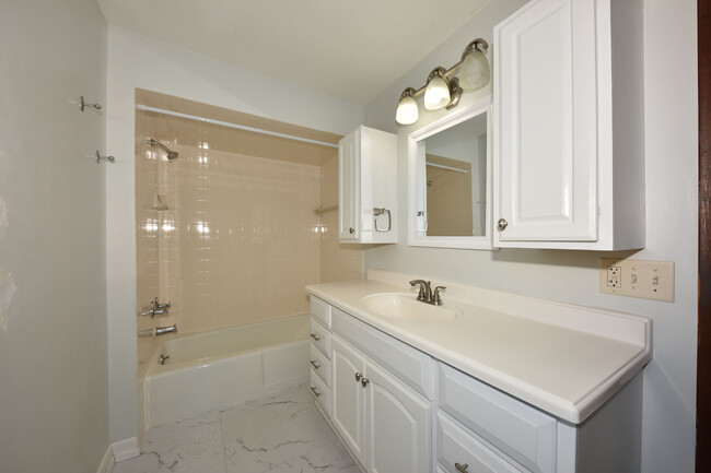 Bathroom - 3375 S 98th St