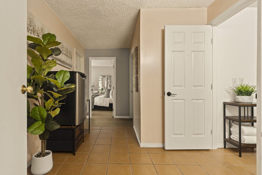 Building Photo - 7355 Garden Grove Ave
