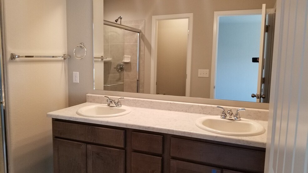 Building Photo - 1055 Petra Heights