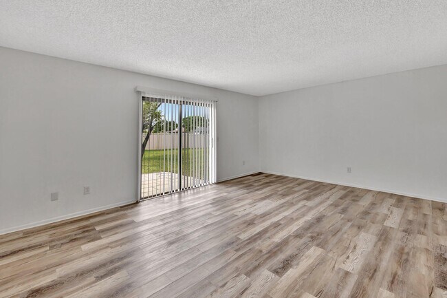 Building Photo - 2502 SE Caladium Ct