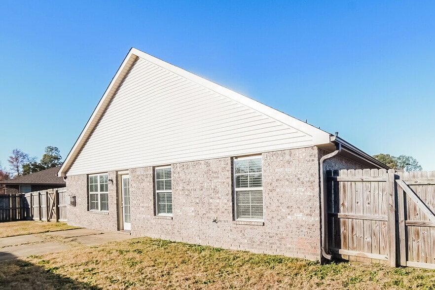 Building Photo - 8714 Hanson Cv