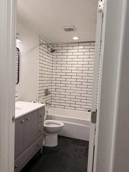 Building Photo - 655 S Sunset Dr
