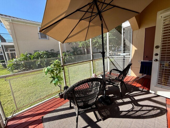 Building Photo - Carillon townhome in Gated Community