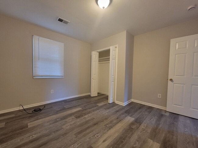 Building Photo - Homes in this area lease quickly — schedule your tour before it’s gone