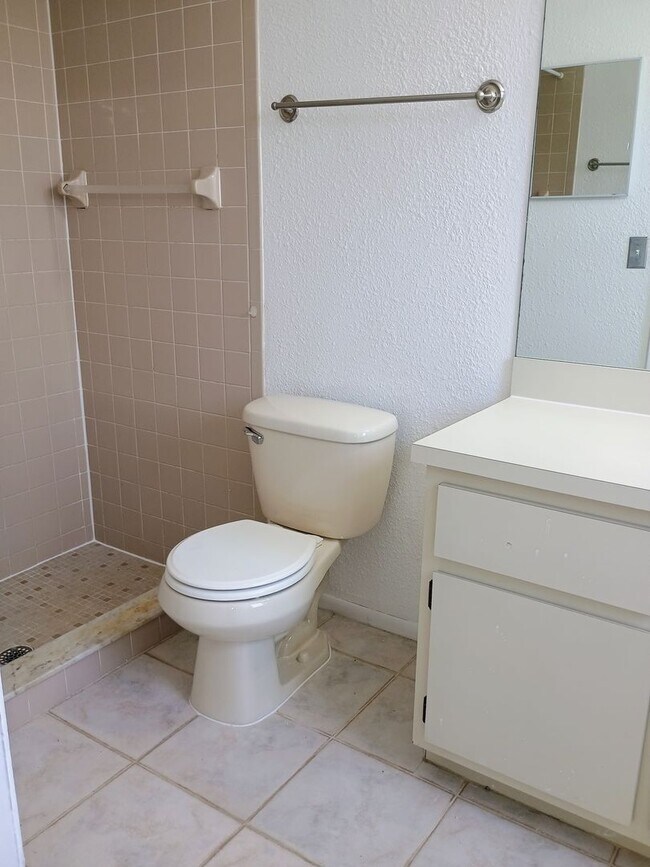 Building Photo - Charming two bedroom two bath one car garage