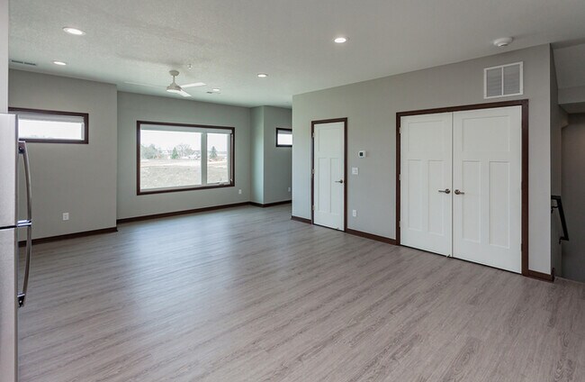 Building Photo - 1017 NW Lexi Ln