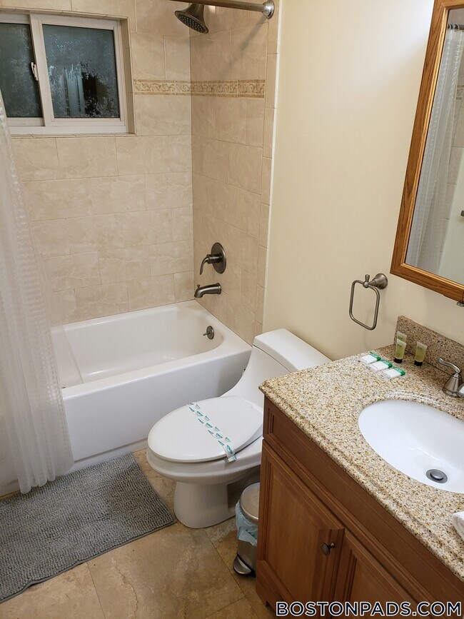 Building Photo - 33 Oxford Cir