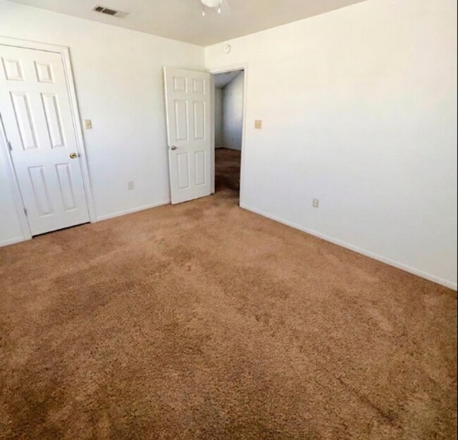 Building Photo - 106 Horseshoe Dr