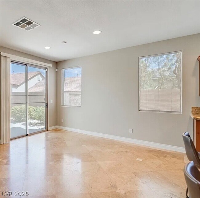 Building Photo - 2406 Paveene Ave