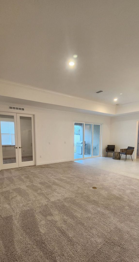 Building Photo - 4/3 with 3 car garage in Tara Estates