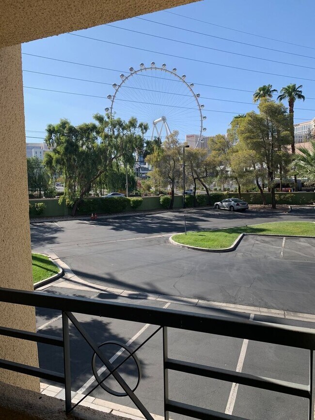 Building Photo - 220 E Flamingo Rd