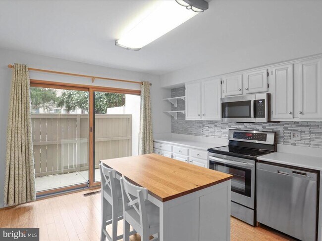 Building Photo - 11645 Newbridge Ct
