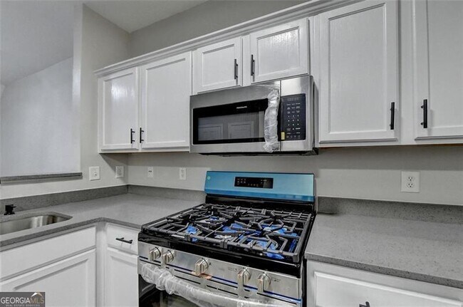 Building Photo - 903 Redwood Dr