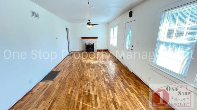 Building Photo - Charming 2 Bedroom, 1 Bathroom home in Ind...