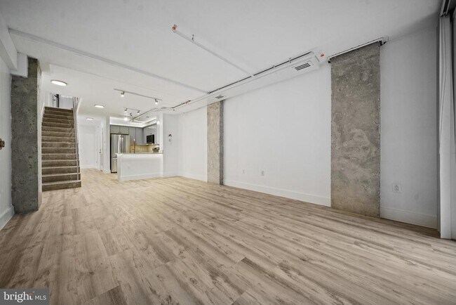 Building Photo - 616 E St NW