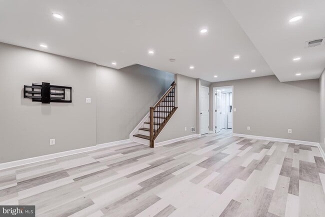 Building Photo - 7490 Laurel Oak Ct
