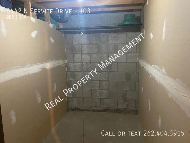 Building Photo - 8442 N Servite Dr