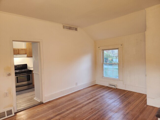 Building Photo - 122 Dole Ave