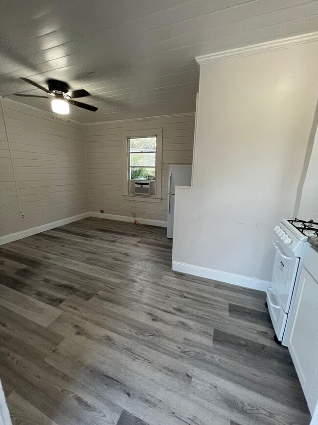 Building Photo - 2843 Forest Hill Blvd